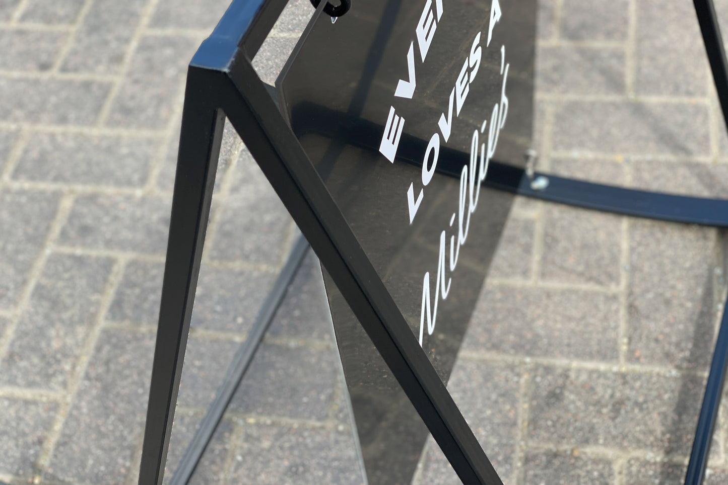 'The Winchmore' - Rocking Pavement Sign