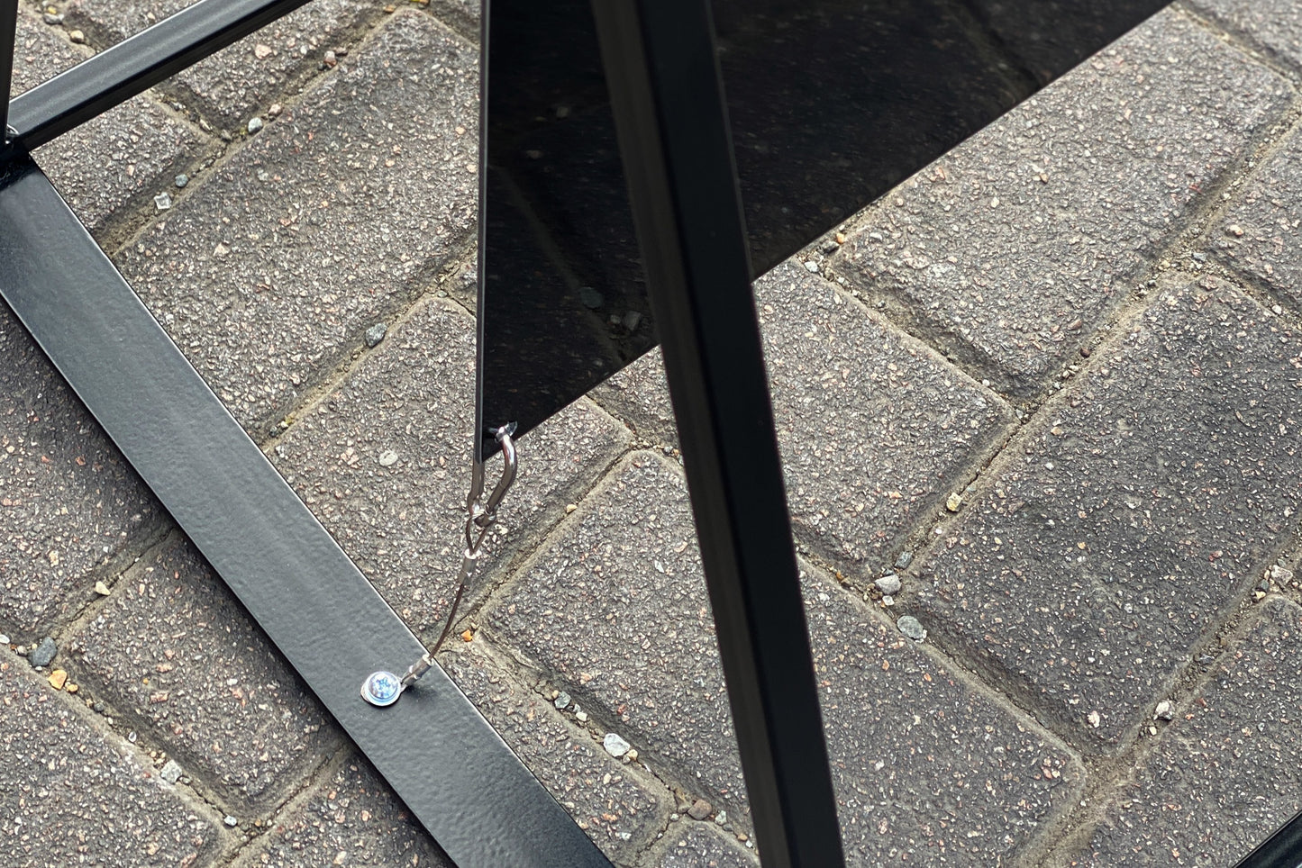 'The Winchmore' - Rocking Pavement Sign