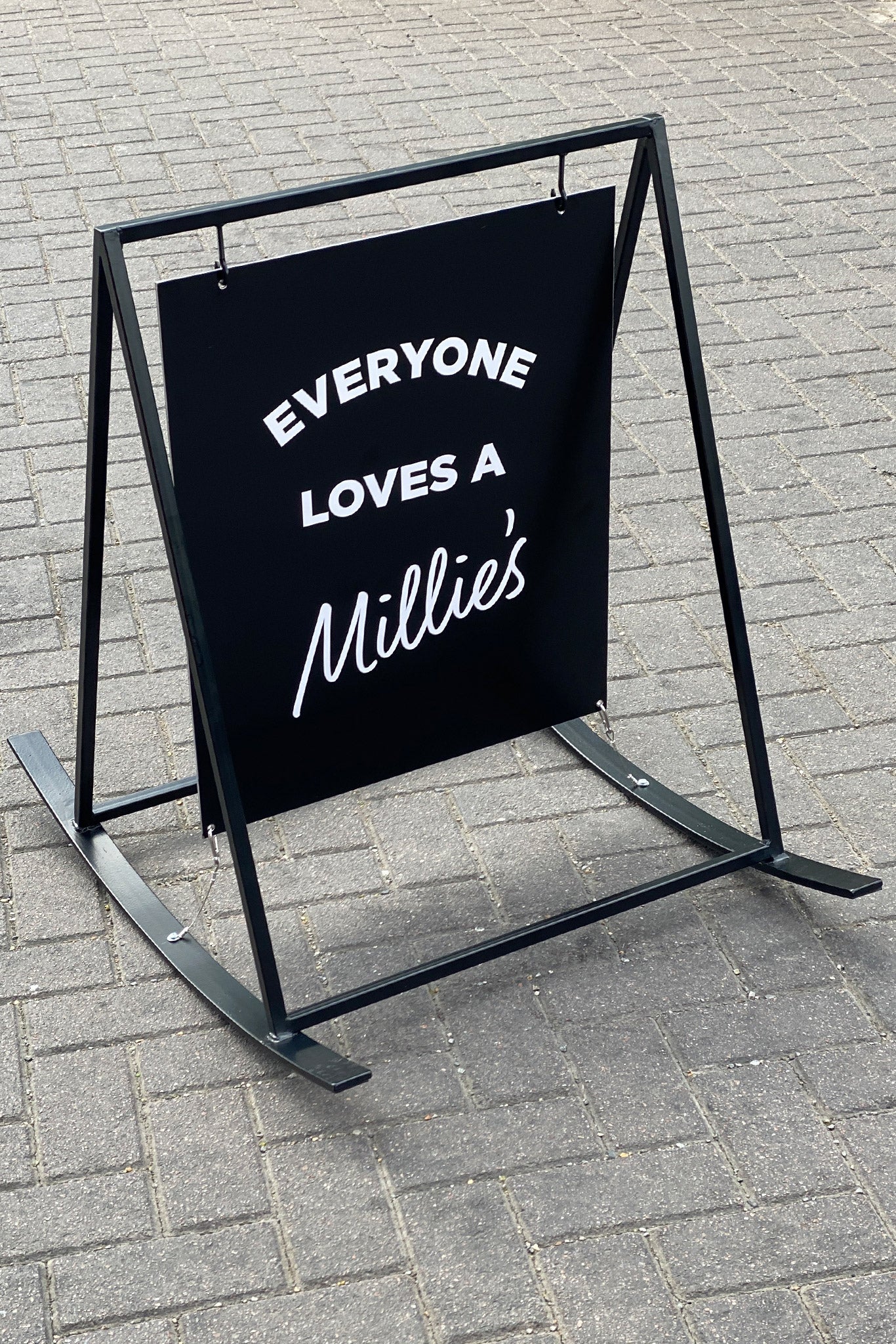 'The Winchmore' - Rocking Pavement Sign